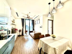 Delux Two Bedroom Apartment In Vinhomes Green Bay Near Marriott And Keangnam