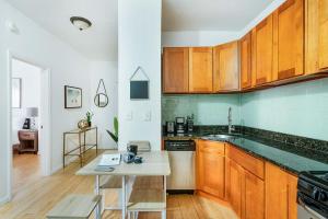 102-1A Best Value 2BR Apt Near Central Park