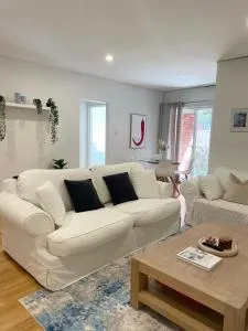 Beachside Bliss - Taren Point