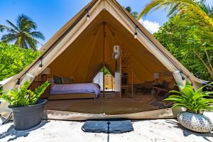 Maverick Surf and Dive Boutique Hotel, Free Speedboat Service KDO, Stay 10 Nights Enjoy 1 Night Free, Kids Stay Free