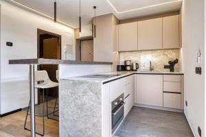 City CENTRAL Apartment - Attico Porto Brenzone -lakefront rooftop terrace