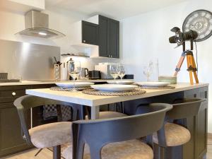 Maisons de vacances Maison entiere avec espace cinema : photos des chambres