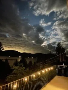 Ocean and Mountain view Home - Ґібсонс