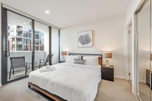 Stunning City Views, King Beds, Gym, Pool, Parking