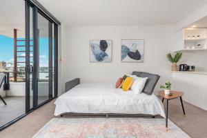 Stunning City Views, King Beds, Gym, Pool, Parking