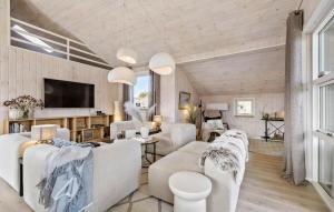 4 Bedroom Nice Home In Højby