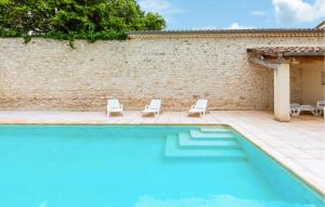 Maisons de vacances Beautiful Home In Salles Sous Bois : photos des chambres