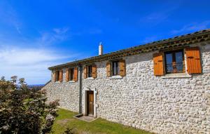 Maisons de vacances Beautiful Home In Salles Sous Bois : photos des chambres