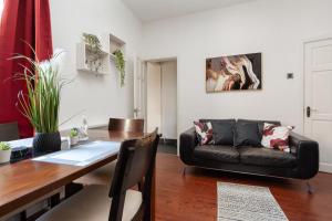 Charming 5-Bedroom Terraced House in Old Swan