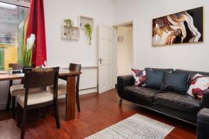 Charming 5-Bedroom Terraced House in Old Swan