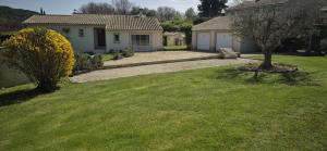 Villas Charming villa with a pool : photos des chambres