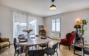 Maisons de vacances Cozy Home In Dolus-D-oleron With Wifi : photos des chambres