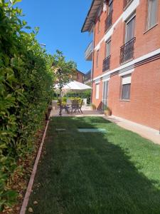 CASA del SOLE APARTMENTS with garden