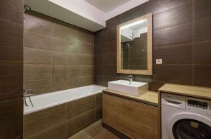 Central, Sunny and Spacious Apartment