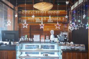 Pine Hill Guest House & Restro