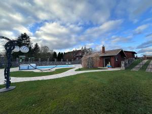 Ferienhaus MILA - Pool, Sauna, Whirlwanne, 5000qm Privatgelände mit Bolzplatz