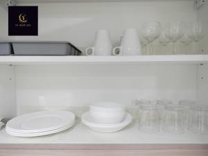 Newly opened near MOA & Airport with PS4 and karaoke