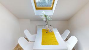 Dachgeschossromantik genießen, Bushaltestelle fußläufig erreichbar, WLAN