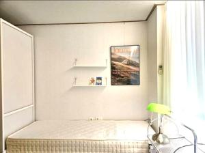 New Hongdae station 5 min