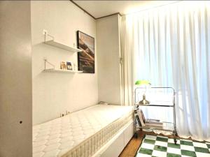 New Hongdae station 5 min