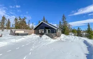 Stunning Home In Mesnali With Jacuzzi - Mesnali