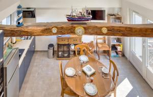Maisons de vacances 2 Bedroom Gorgeous Home In Offranville : photos des chambres