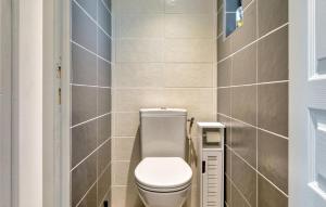 Maisons de vacances 2 Bedroom Gorgeous Home In Offranville : Maison de Vacances 2 Chambres