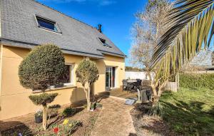3 Bedroom Lovely Home In Saint-Pabu
