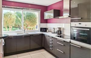 3 Bedroom Lovely Home In Saint-Pabu