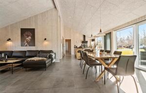 4 Bedroom Pet-Friendly Home In Ebeltoft