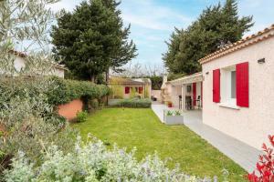 Maisons de vacances Les Dames De Molleges : Maison de Vacances