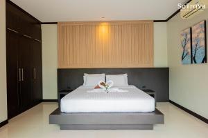 SeTroVa Naiharn Grand Pool Villa, Rawai