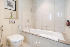 Premium 2BR Apartment in Paramount Tower with City Skyline Views