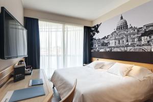 Superior Double or Twin Room with Balcony room in Occidental Aran Park