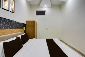 Hotel O Lohgarh Road Zirakpur Formerly JB Plaza