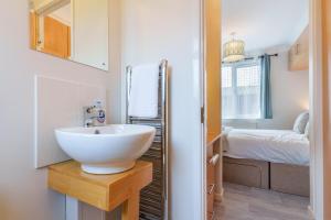 Dove Lodge - Peak District Cabin