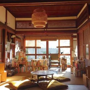 泊まれる図書館 暁 The Library Inn Akazki - Ōkawa