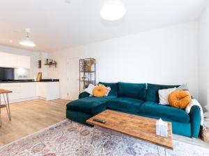 Stylish Flat Near Charlton Station - Pass the Keys