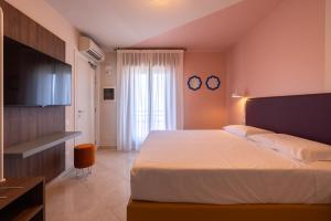 La Vista Postcard Hotel