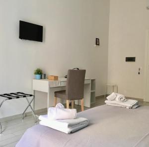 Deluxe Queen Room with Balcony