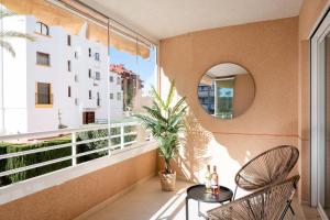 ApoloXIX between beach and harbour