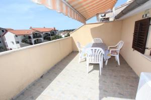 Ferienwohnung Lora Mit Kleiner Terrasse