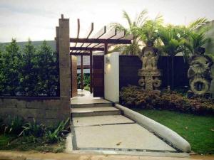 Tranquil lake view villa on Phuket golf estate