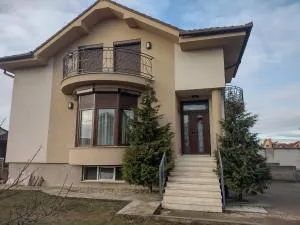 Whole house for rent - Rontău