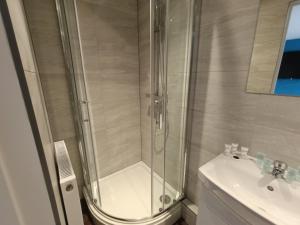 Open Mind Property - HotTub, 2 Guests & 1 Bed