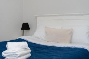 Dietla Avenue Charm Apartment by BookingHost