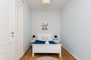 Dietla Avenue Charm Apartment by BookingHost