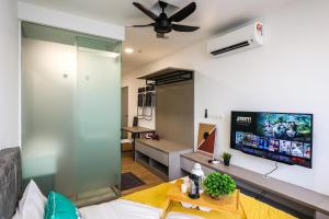 24H Check in & Skypool - Riveria City Premium KL Suite