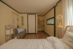 Three Bedrooms, Three Bathrooms & Shared Roodtop Terrace(4th and 5th floor)