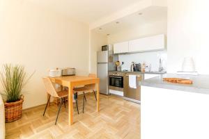 Appartements SELECT-soHOME - Magnifique studio au coeur du Lavandou pour 3 personnes avec vue mer ! - DREAM BEACH : photos des chambres